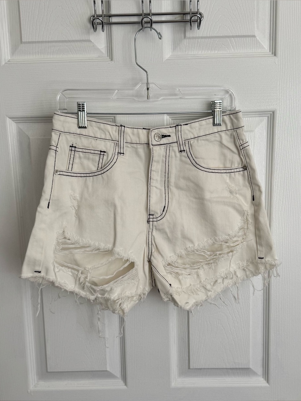 Momokrom Women’s Distressed Off-white Contrast Stitching Denim High-rise Shorts